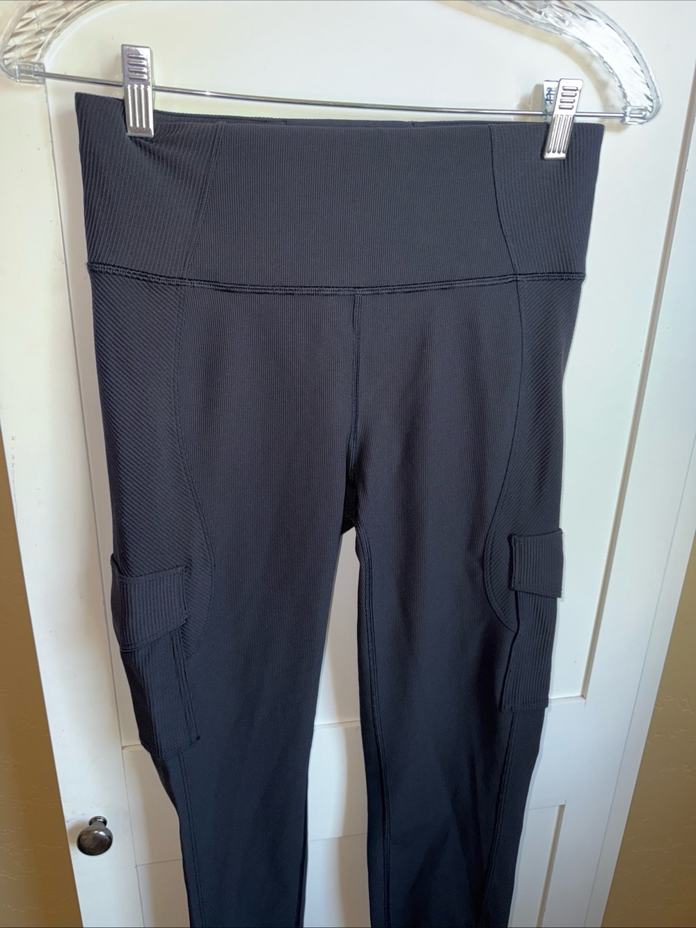 Lululemon Trail Trekker High Rise Cargo Leggings Size 8 Black - Picture 6 of 9